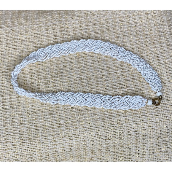 The Unbranded Brand Jewelry - Vintage 1960s White Milk Glass Seed Bead Choker Necklace